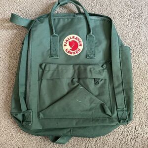 Fjallraven Kånken army green backpack